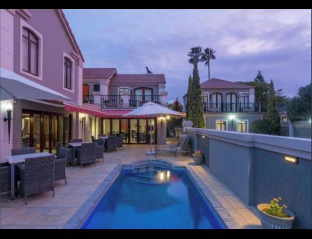 560M² HOTEL FOR SALE IN SUMMERSTRAND